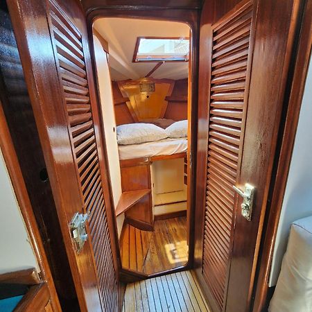 Sailboat Home Барселона Екстер'єр фото