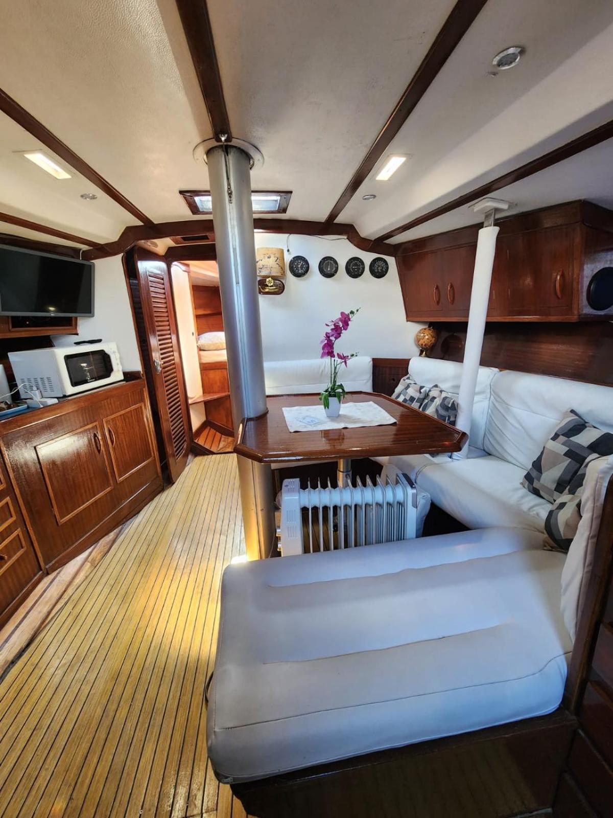 Sailboat Home Барселона Екстер'єр фото
