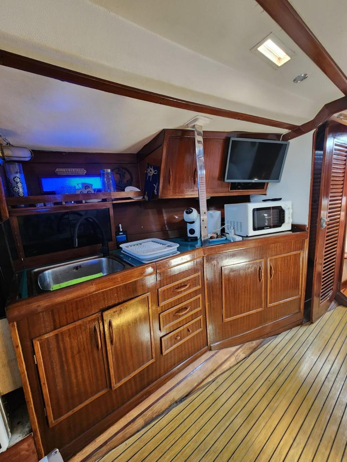 Sailboat Home Барселона Екстер'єр фото