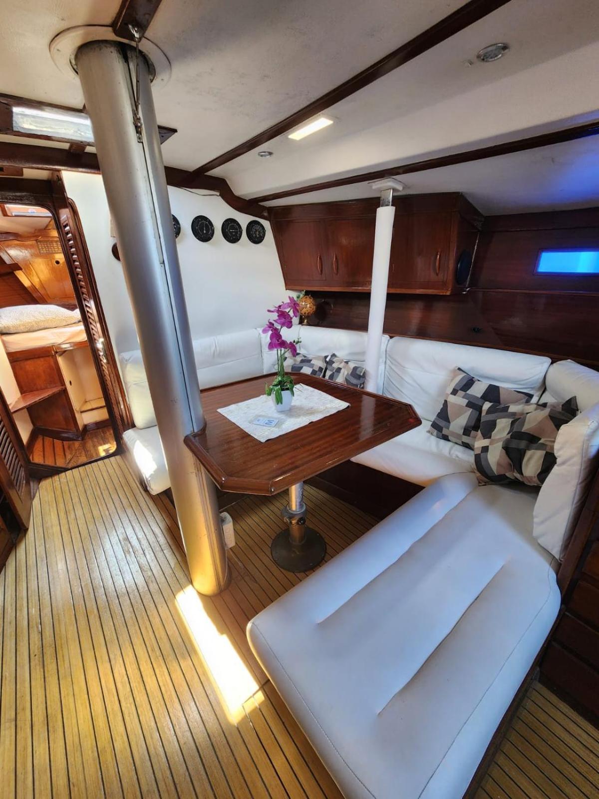 Sailboat Home Барселона Екстер'єр фото